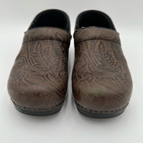 Dansko Clogs Brown Tooled Leather Embossed Professional Women’s Size 8.5 - 9 - Picture 2 of 9